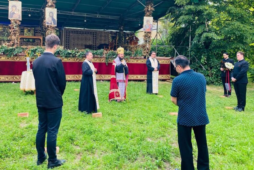 Slujbă de tedeum pentru seminariștii absolvenți ai clasei a XII-a, în curtea Mănăstirii „Sf. Ioan cel Nou” Suceava