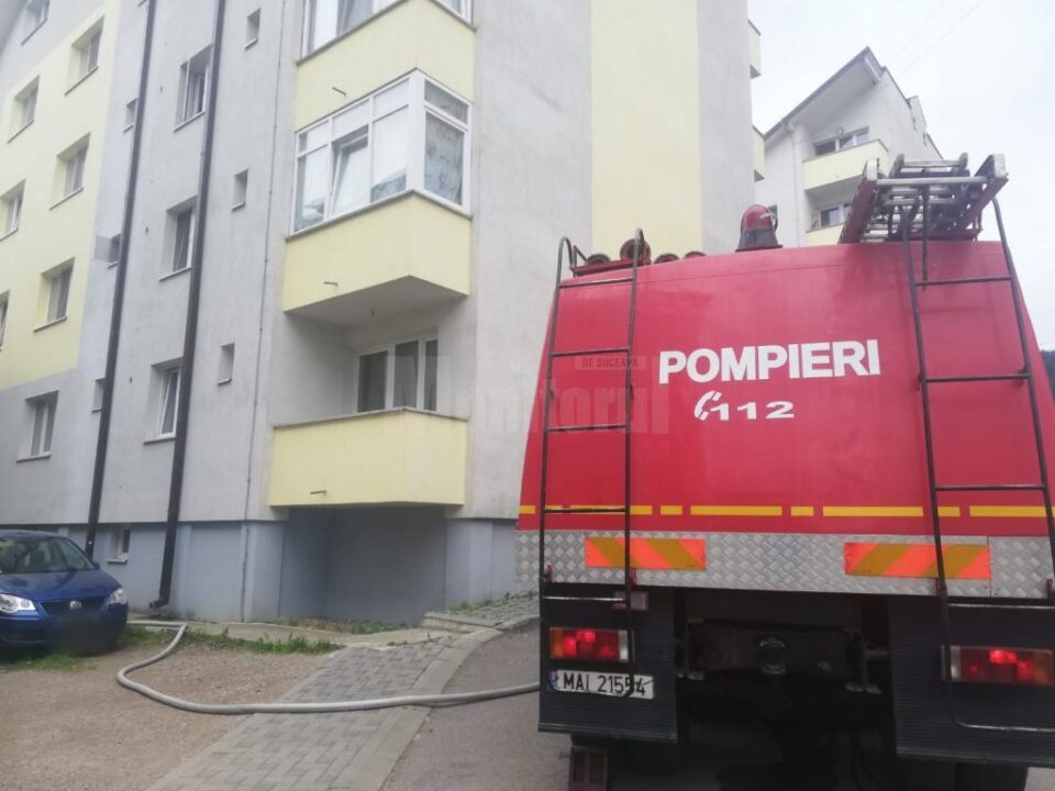 Interventie pentru evacuarea apei din subsoluri, la Vatra Dornei