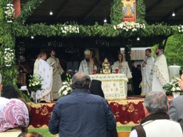 Preasfințitul Damaschin Dorneanul a sfințit duminică, împreună cu un sobor de preoți, Biserica Mănăstirii Humor
