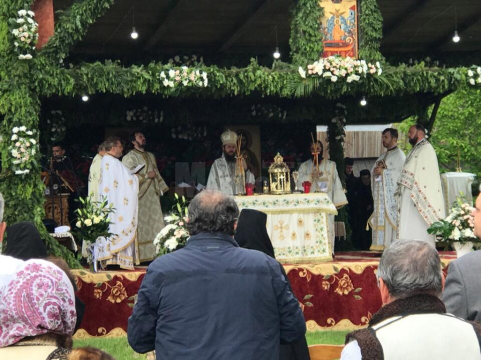 Preasfințitul Damaschin Dorneanul a sfințit duminică, împreună cu un sobor de preoți, Biserica Mănăstirii Humor