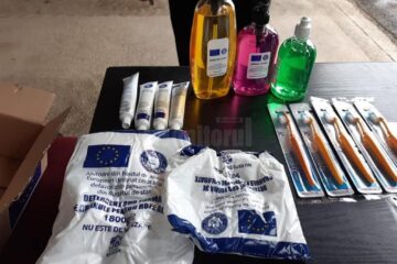 Pachete cu produse de igienă pentru persoane în dificultate, livrate luni în aproape jumătate de județ