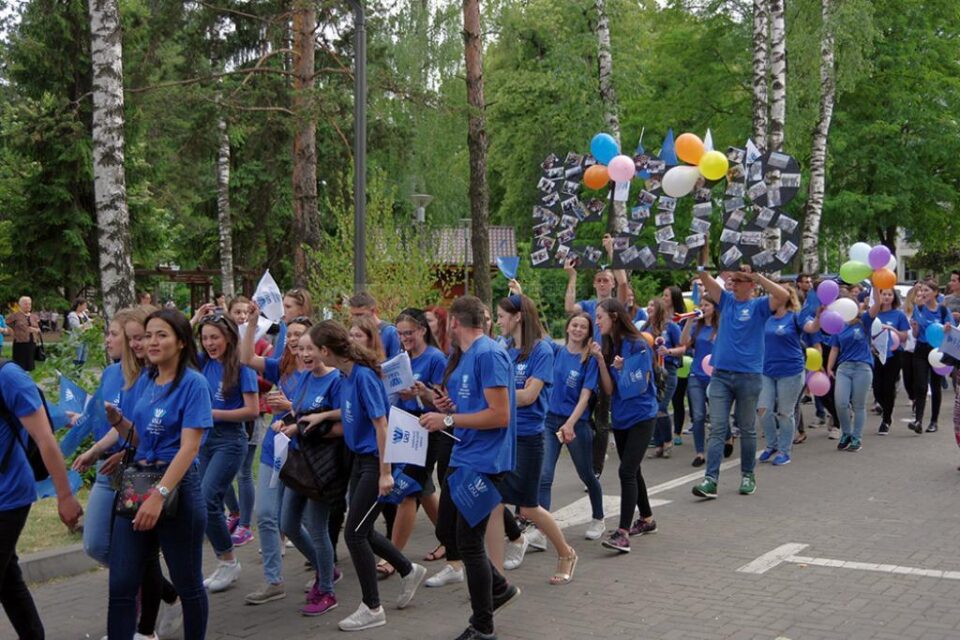 Marșul absolvenților, un eveniment devenit tradiție, care nu are loc în 2020 din cauza pandemiei de coronavirus