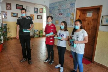 Cadouri pentru elevii fălticeneni din partea Clubului Rotary