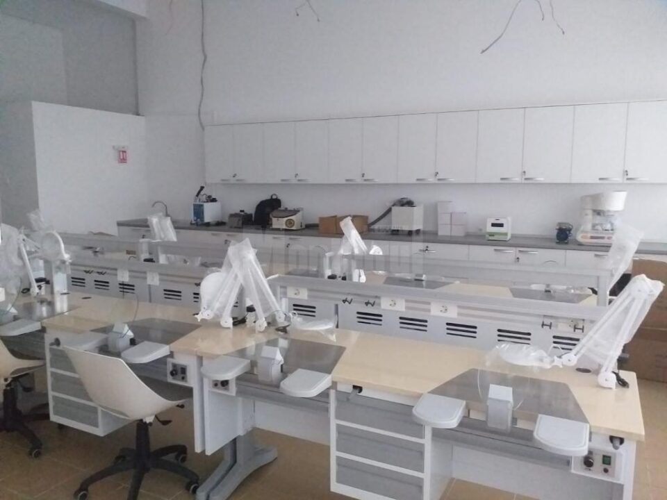 Laboratoare pregătite la USV pentru Tehnică Dentară