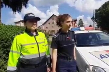 Polițistele care au participat la imobilizarea agresorului