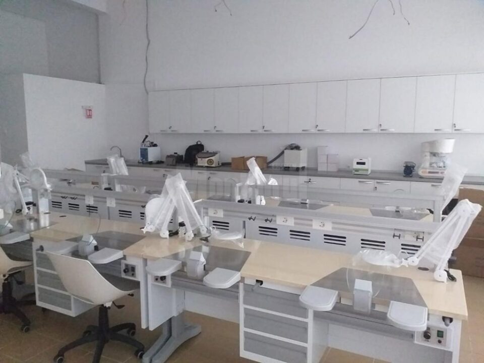 Laboratoare pregătite la USV pentru Tehnică Dentară
