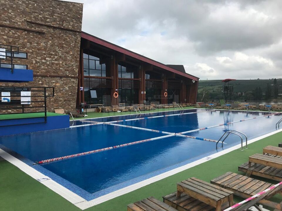 Piscinele din complexul Nada Florilor din Fălticeni s-au redeschis pentru public