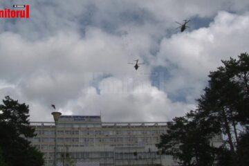 Lansarea de flori din elicoptere, deasupra Spitalului de Urgență