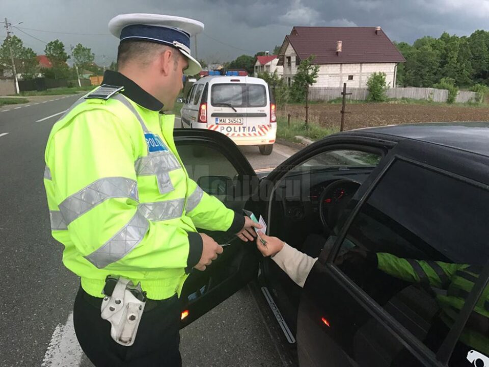 Cercetați penal după ce au prezentat la control permise auto false