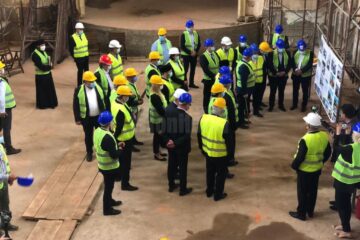 Premierului României i s-a prezentat istoria Cazinoului dar și fotografii ale clădirii din perioada austro-ungară