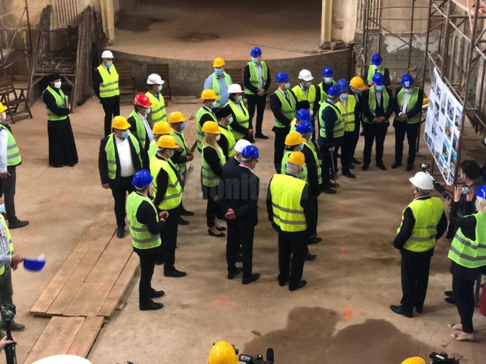 Premierului României i s-a prezentat istoria Cazinoului dar și fotografii ale clădirii din perioada austro-ungară