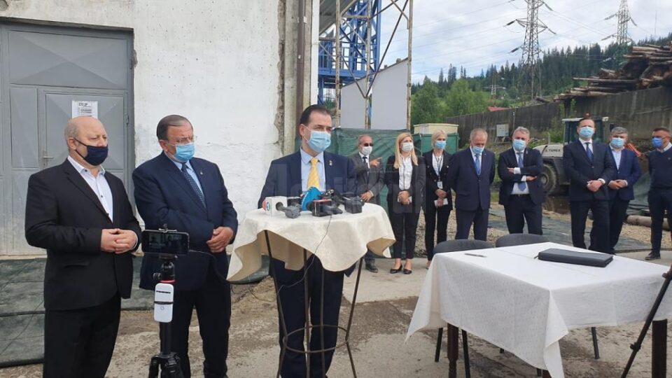 Semnarea contractului pentru începerea lucrărilor s-a făcut sâmbătă, 20 iunie, în fața centralei de cogenerare de la Vatra Dornei Semnarea contractului pentru începerea lucrărilor s-a făcut sâmbătă, 20 iunie, în fața centralei de cogenerare de la Vatra Dornei