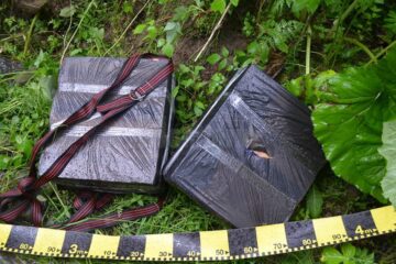 Țigări de contrabandă capturate în pădurile de lângă granița româno-ucraineană