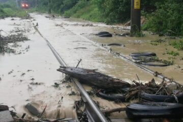 Calea ferată este inundată în zona Voroneț