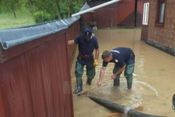 Pompierii au efectuat peste o sută de misiuni de evacuare a apei în 48 de ore