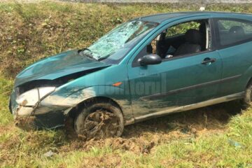 Mașina le-a lovit violent pe cele două, după care a ieșit în decor prin stânga