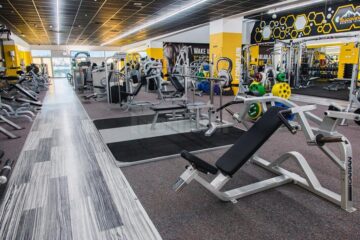 Spații generoase între aparate de lucru, la Bucovina Health Club