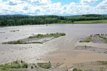 Misiune îngreunată de debitul foarte mare al râului Moldova