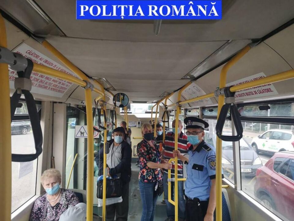 Amenzi pentru lipsa măștii de protecție după controale la terase și în autobuze