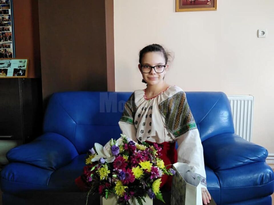 Eleva Adela Șulea, de la „Miron Costin”, a obținut marele premiu la un concurs de teatru