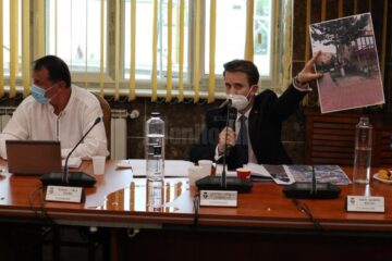 Gabriel Buciac s-a opus proiectului, deoarece ar afecta un copac și o cale de acces pietonal printre blocuri