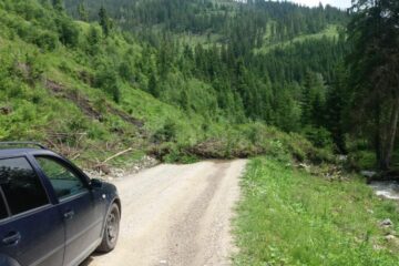 Surparea unui mal a dus la blocarea DJ 174A, între Dârmoxa și Panaci