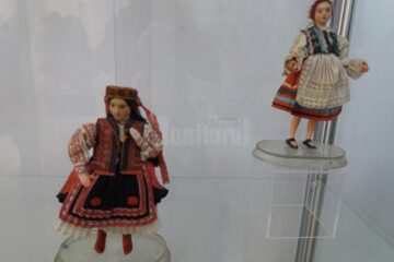 Expoziție cu 367 de păpuși, în costume tradiționale din toată lumea, la Muzeul Satului Bucovinean Expoziție cu 367 de păpuși, în costume tradiționale din toată lumea, la Muzeul Satului Bucovinean