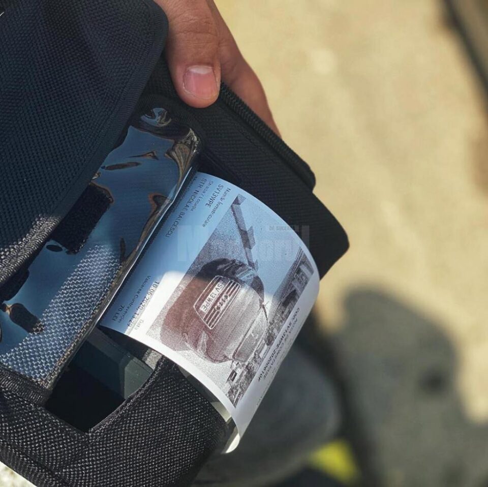 Notele de constatare pentru parcare sunt imprimate și cu fotografia mașinii, alternativă la amendă fiind plata tarifului majorat Notele de constatare pentru parcare sunt imprimate și cu fotografia mașinii, alternativă la amendă fiind plata tarifului majorat