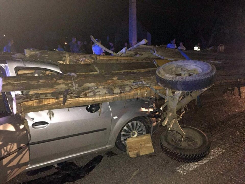Un accident ca în filmele de groază. Femeia din dreapta nu a avut nici o șansă de supraviețuire Un accident ca în filmele de groază. Femeia din dreapta nu a avut nici o șansă de supraviețuire