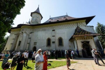 Sobor de arhierei și preoți la slujba parastasului de 40 de zile pentru ÎPS Pimen