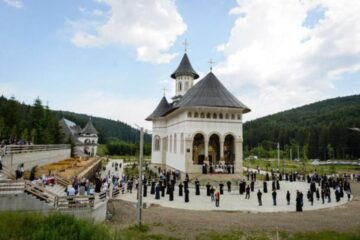 Sobor de arhierei și preoți la slujba parastasului de 40 de zile pentru ÎPS Pimen