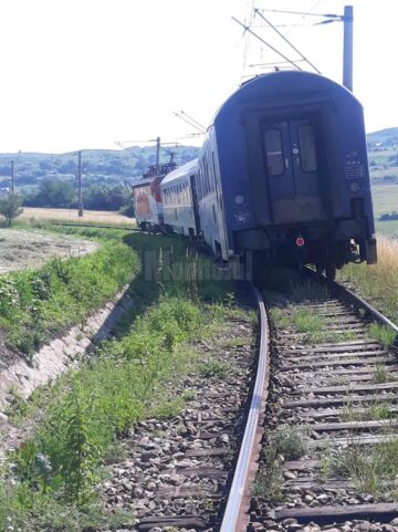 Un autoturism cu cinci persoane, lovit de trenul Cacica - Suceava