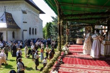 Slujba parastasului de 40 zile, la Mănăstirea Sf. Ioan cel Nou Suceava