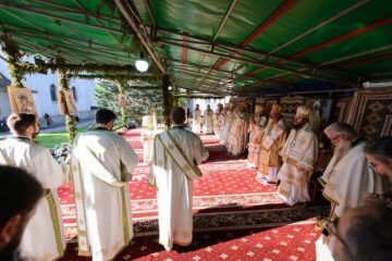 Sobor de arhierei și preoți la slujba parastasului de 40 de zile pentru ÎPS Pimen