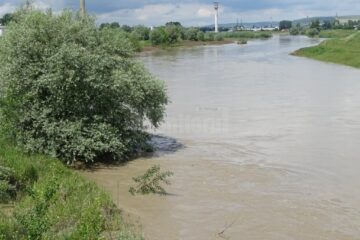 Pericol de inundații pe râul Suceava