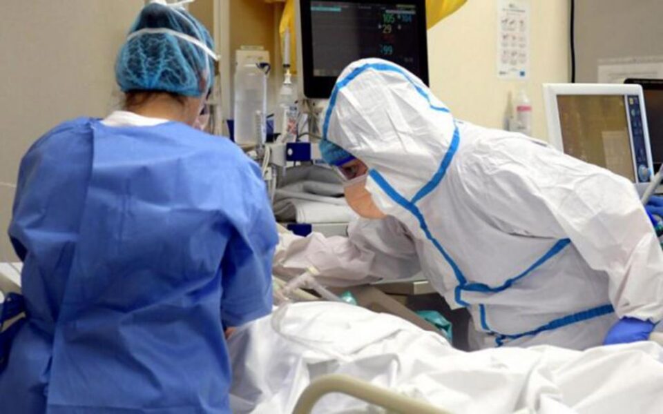 Pacient cu Covid în ATI Sursa: Medika tv