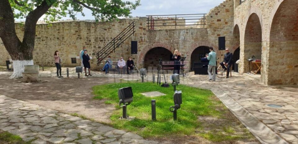 Sfârșit de săptămână cu momente artistice susținute de Ansamblul „Ciprian Porumbescu” Sfârșit de săptămână cu momente artistice susținute de Ansamblul „Ciprian Porumbescu”