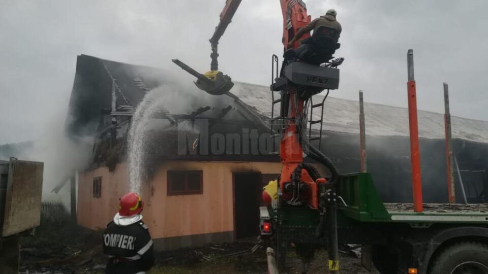 Interventia de stingere si lichidare a incendiului a durat aproape 3 ore