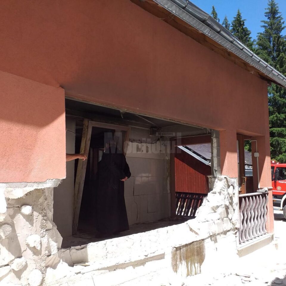 Zidăria a fost distrusă și tâmplăria scoasă din pereți la deflagrație