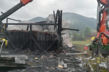 Un incendiu a cuprins sâmbătă seara magazia Ocolului Silvic din Stulpicani