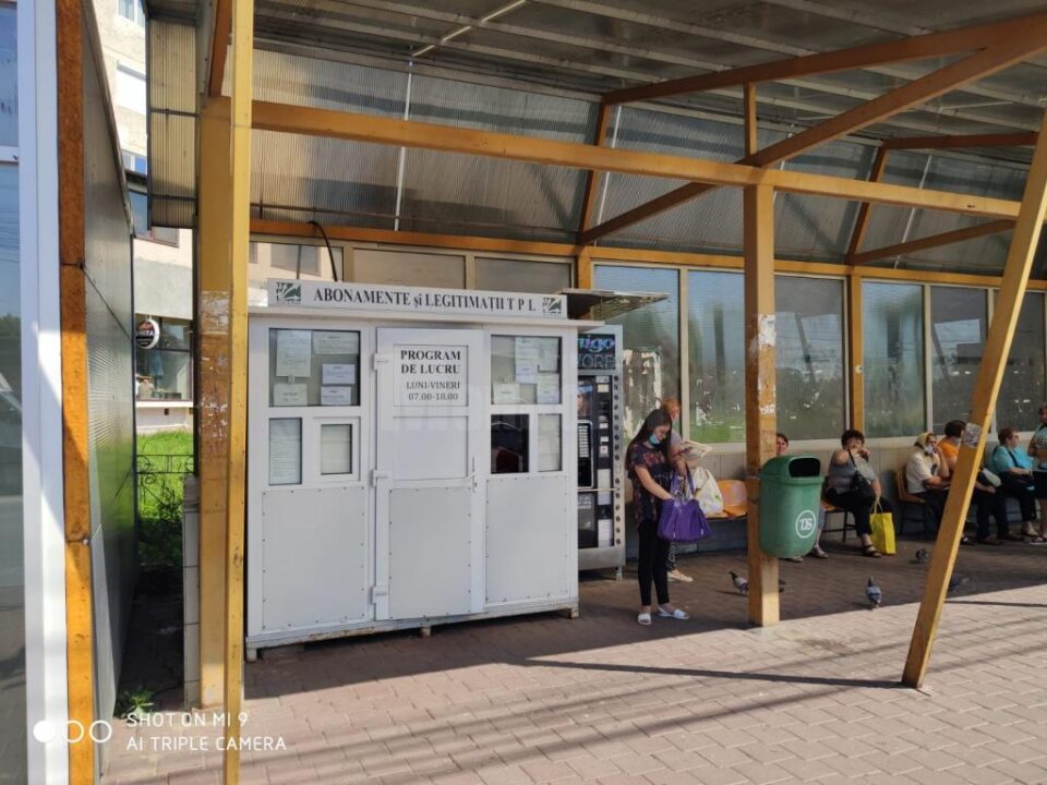 Abonamentele gratuite pentru elevi se eliberează de la ghișeele TPL din Centru și Obcini Abonamentele gratuite pentru elevi se eliberează de la ghișeele TPL din Centru și Obcini