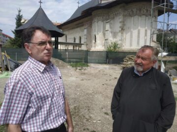 Mihai Bradu și preotul Nicolae Horga