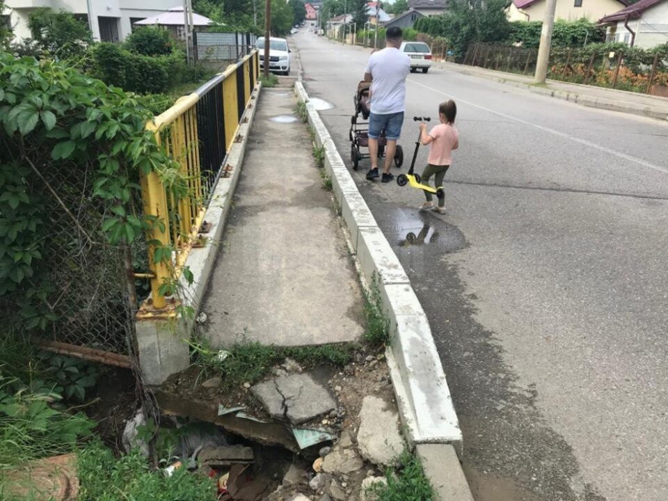 Liderul PSD a prezentat o fotografie realizată în data de 8 iulie a.c., pe strada Cuza Vodă din cartierul Burdujeni Liderul PSD a prezentat o fotografie realizată în data de 8 iulie a.c., pe strada Cuza Vodă din cartierul Burdujeni