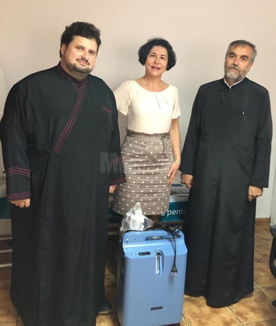 Preotul Georgian Rotar, dr Elena Iftimesei și pr protop Adrian Dulgheriu