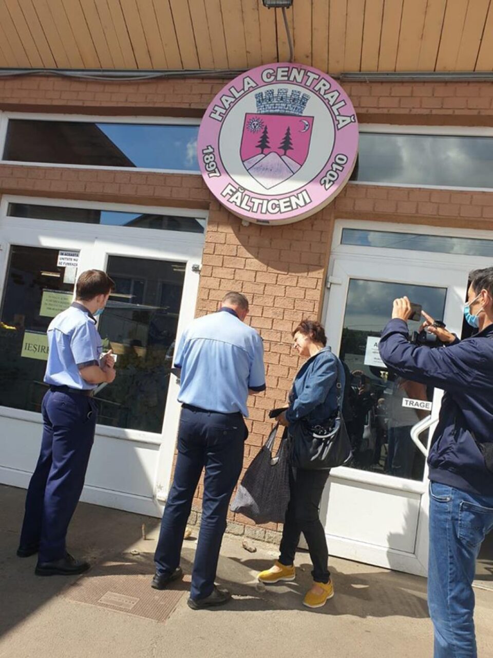 Controale in Hala Centrala din Piata Agroalimentara Falticeni