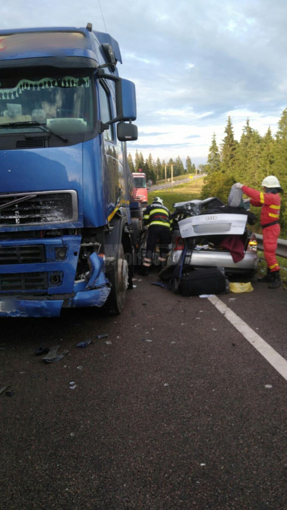 Impactul dintre cele doua vehicule s-a produs in jurul orei 19, in Pasul Tihuta