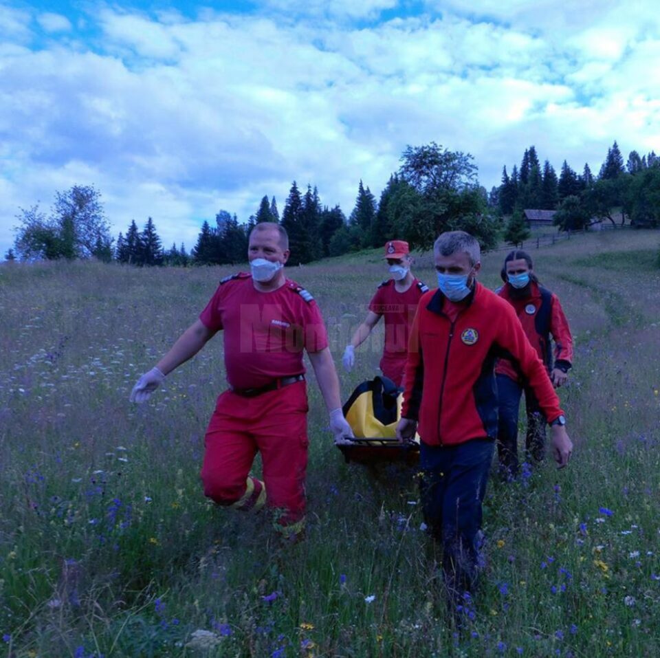 La fața locului au ajuns câte doi reprezentanți ai Serviciului Salvamont Suceava și ai Serviciului Salvamont Vatra Dornei