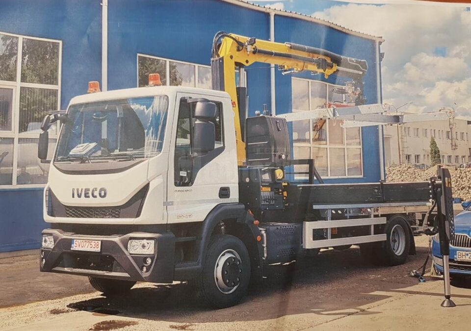 Autocamion echipat cu macara și platforma de ridicat mașini, intrat în dotarea Primăriei Suceava 3