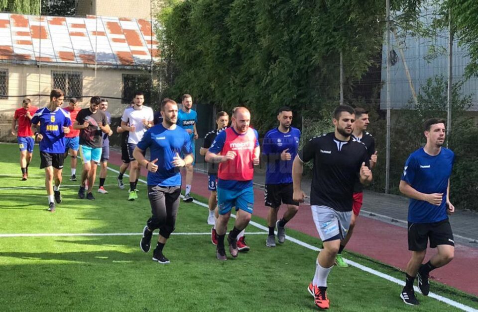 Handbaliștii de la CSU Suceava se pregătesc intens pentru barajul de promovare în Liga Națională Handbaliștii de la CSU Suceava se pregătesc intens pentru barajul de promovare în Liga Națională
