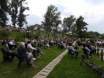 Zona de agrement a Sucevei, transformată într-o imensă sală de teatru în aer liber 3